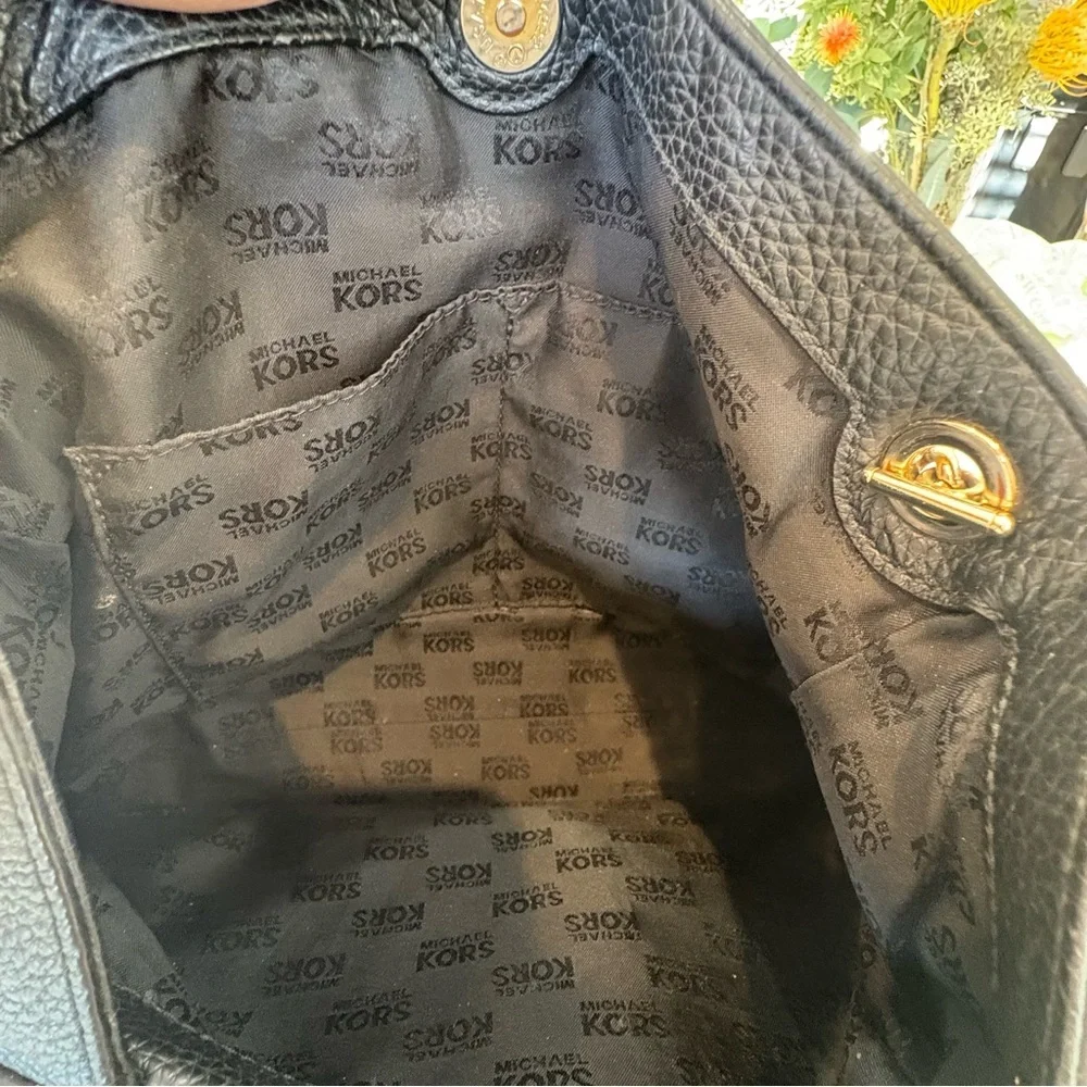 Michael Kors Jet Set Pebbled Leather Shoulder Bag